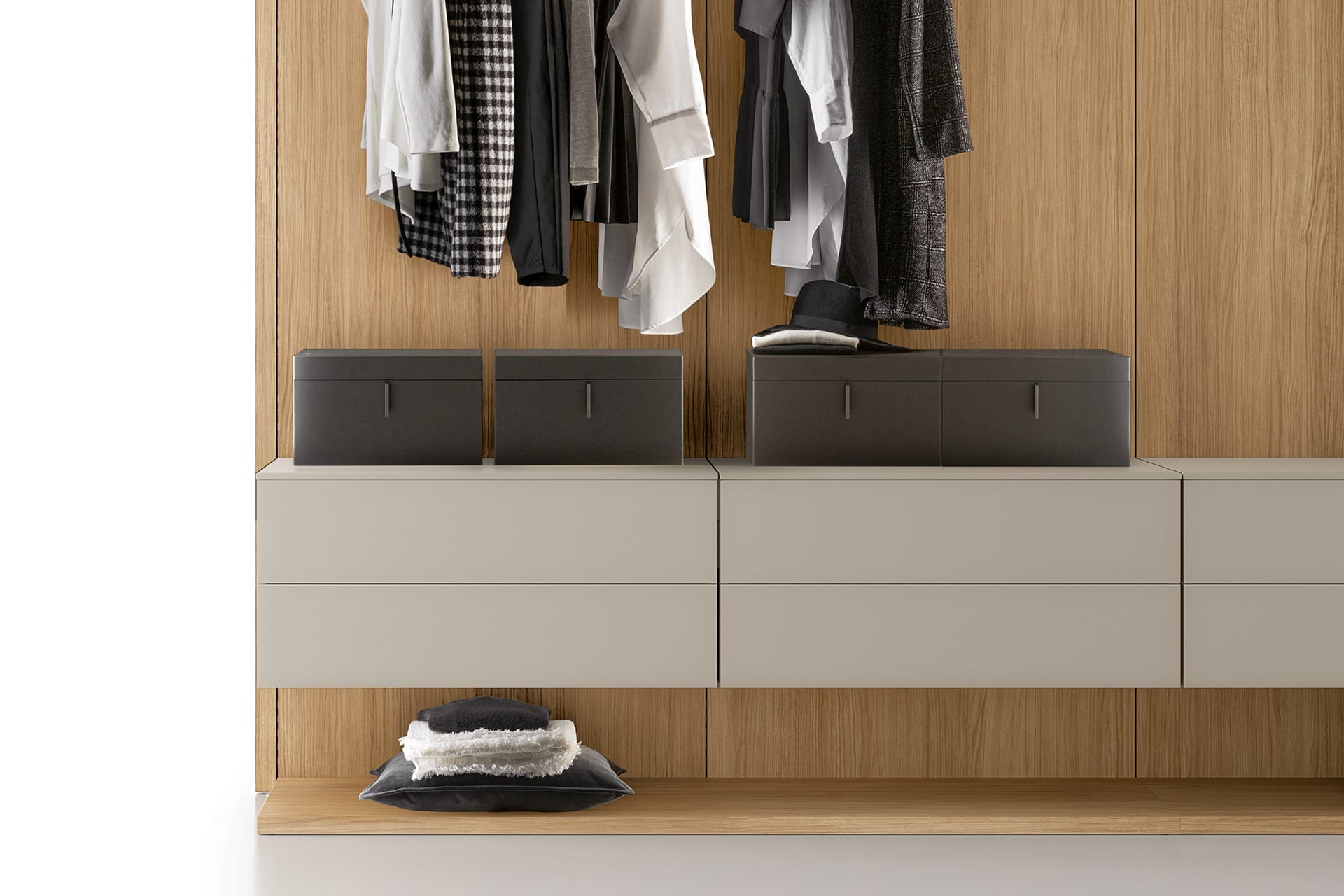 Pull-out trouser holder and other accessories for your wardrobe